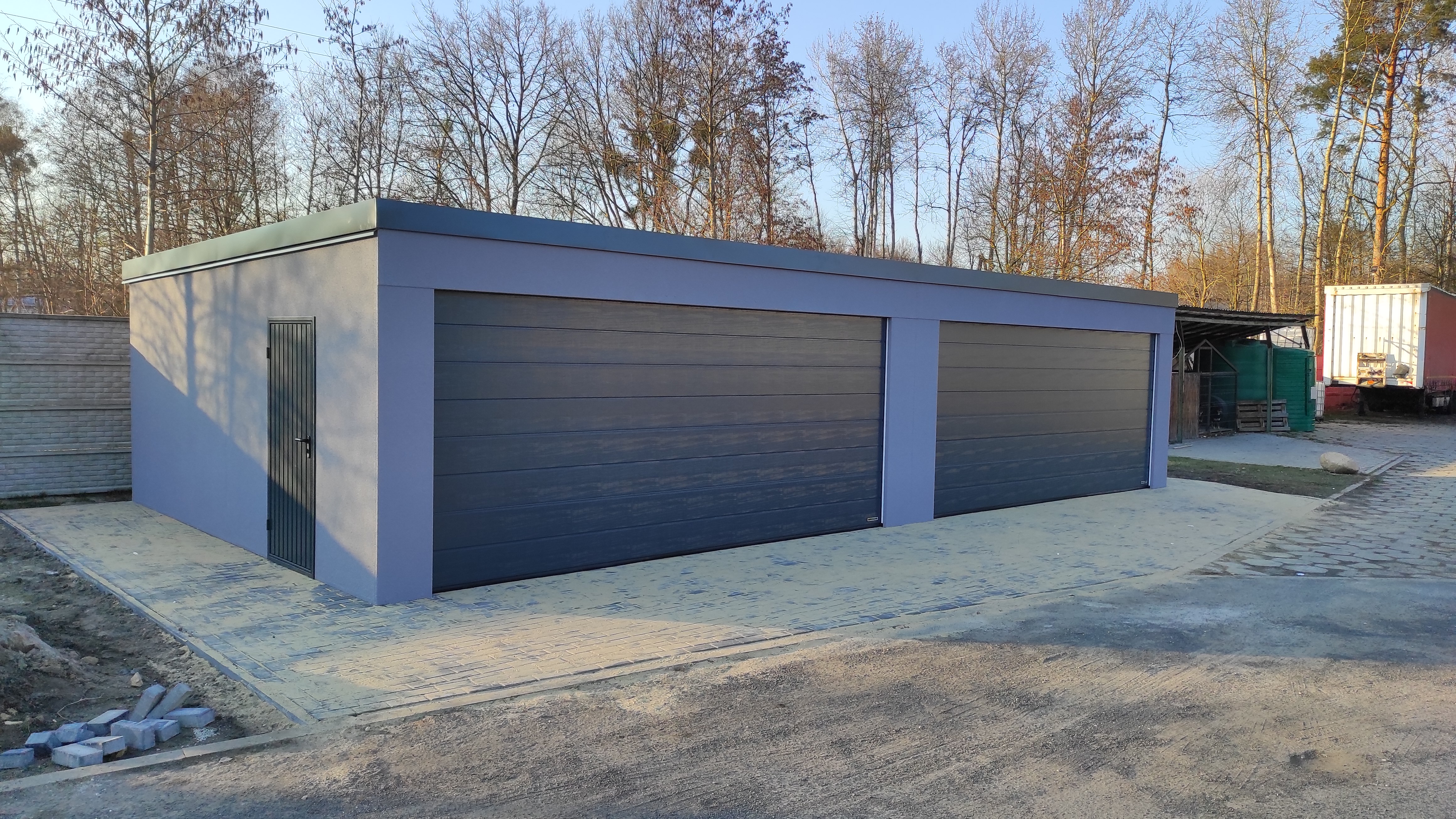 Doppelgarage in Memmingen – Fertiggarage aus Stahl von RF Garagensysteme