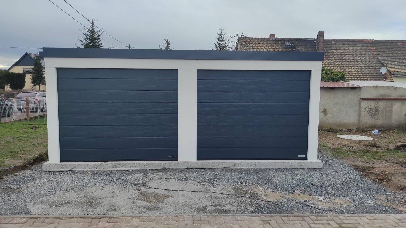 Doppelgarage in Weimar – Fertiggarage aus Stahl von RF Garagensysteme
