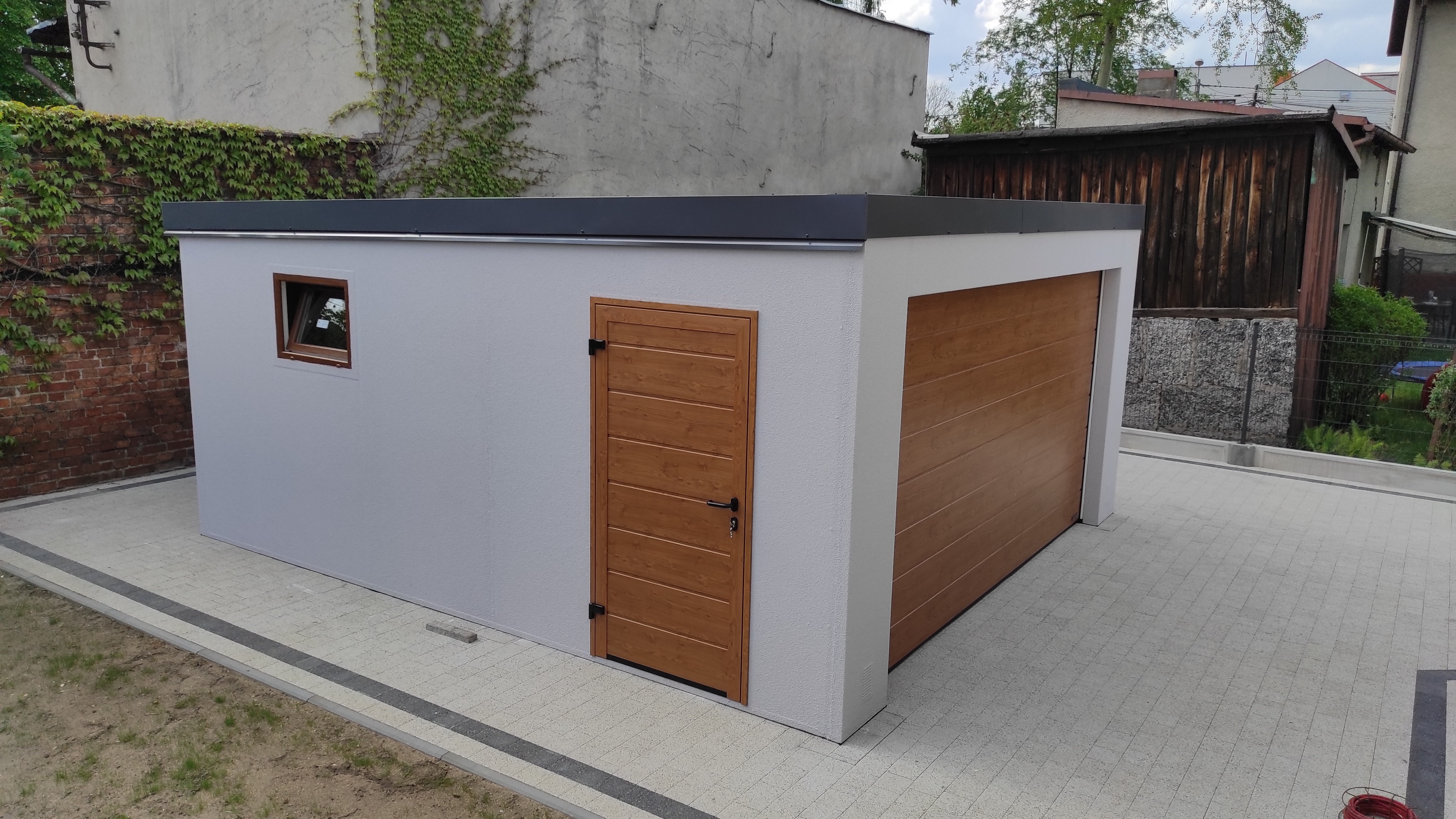 Großraumgarage in Jena – Fertiggarage aus Stahl von RF Garagensysteme