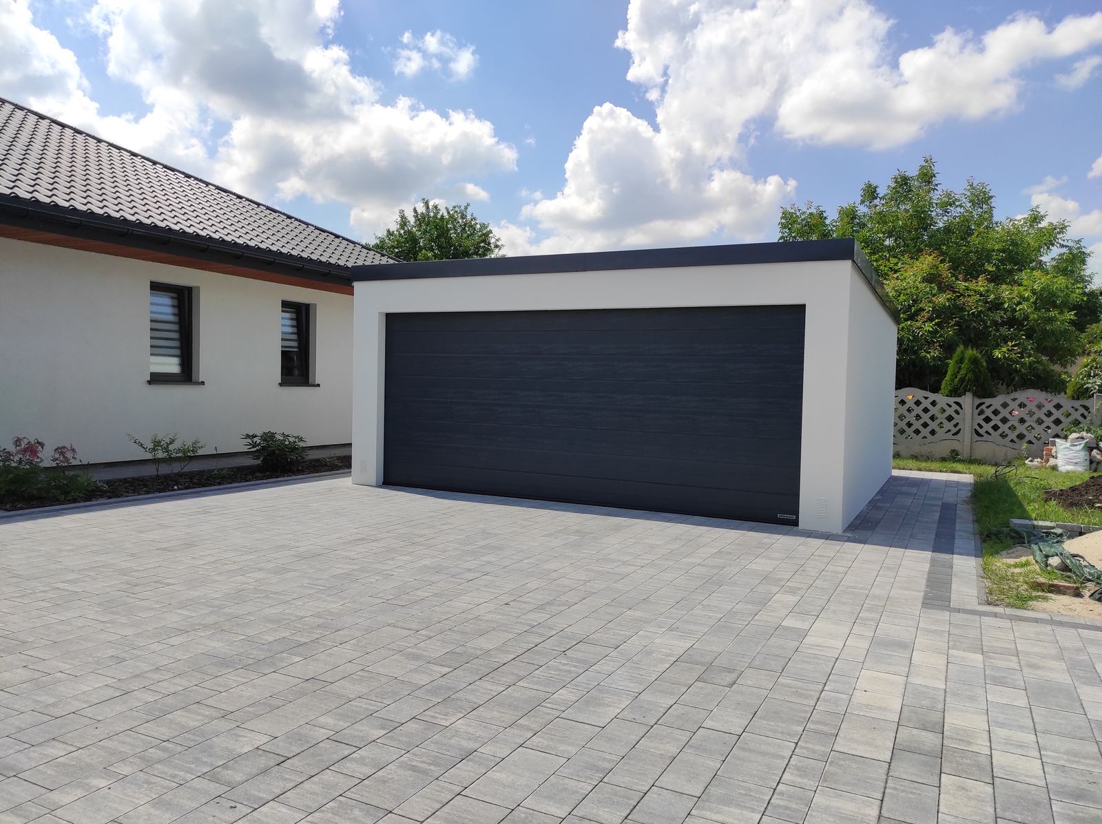 Großraumgarage in München – Fertiggarage aus Stahl von RF Garagensysteme